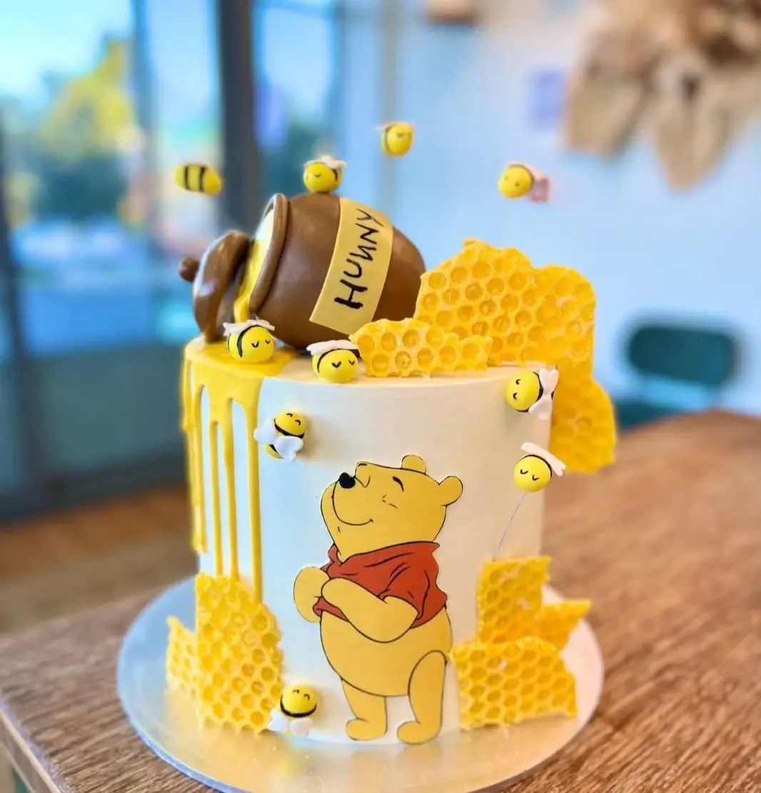 Fondant Honeypot Cake