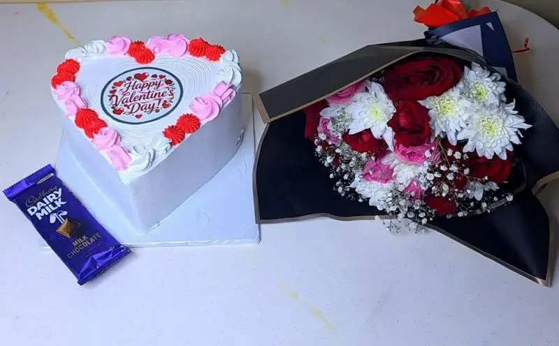 Valentine’s Cake Gift Package