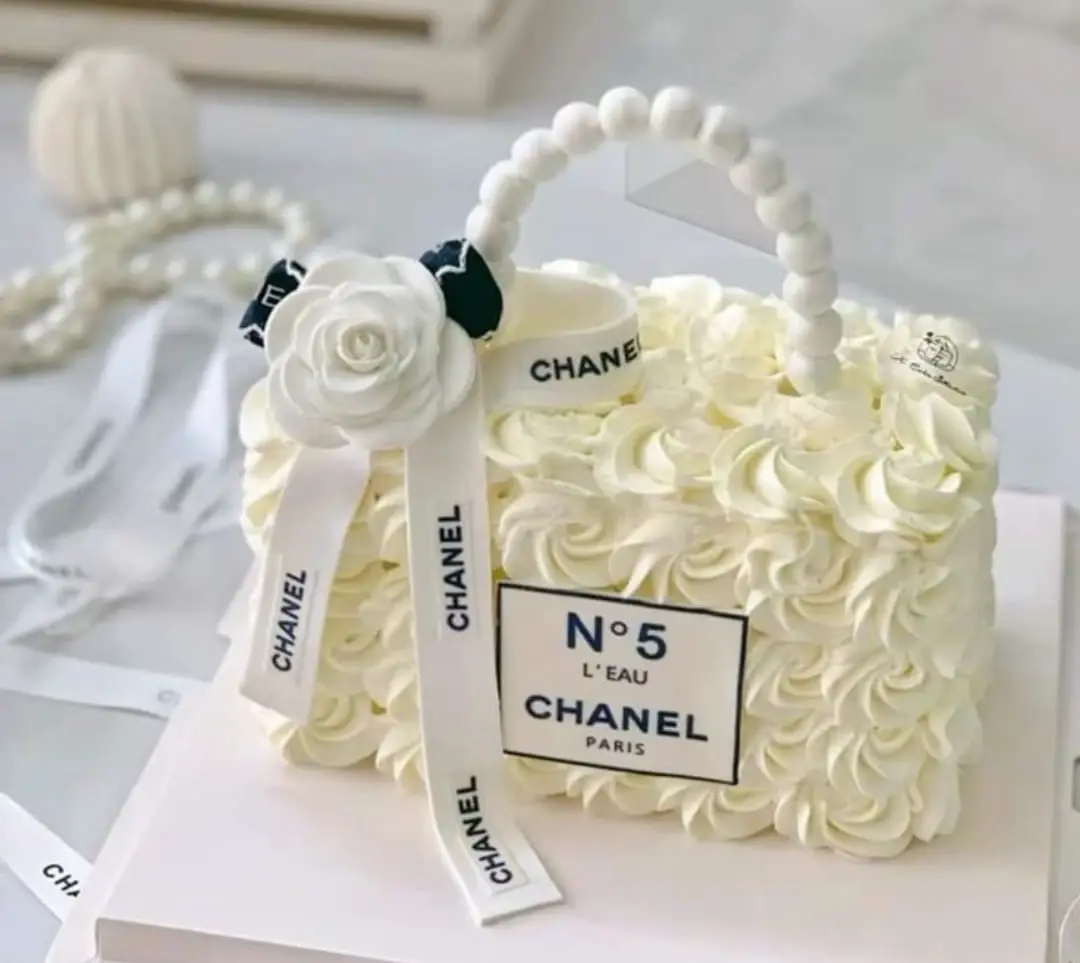 Jaytal House Of Cake Rosette Chanel Handbag Cake